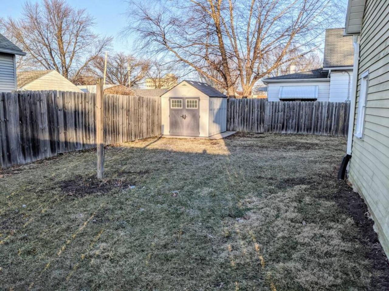 Moline 1 BR Near TaxSlayer and Downtown view 4