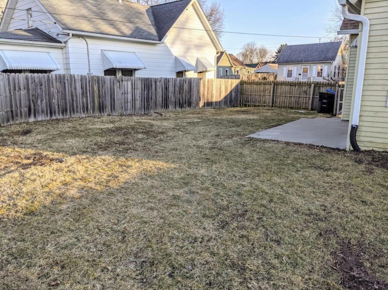 Moline 1 BR Near TaxSlayer and Downtown view 5