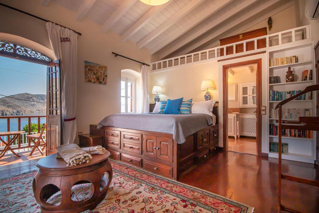 Emporio A Captivating 6-Bed Villa in Nimborio view 4