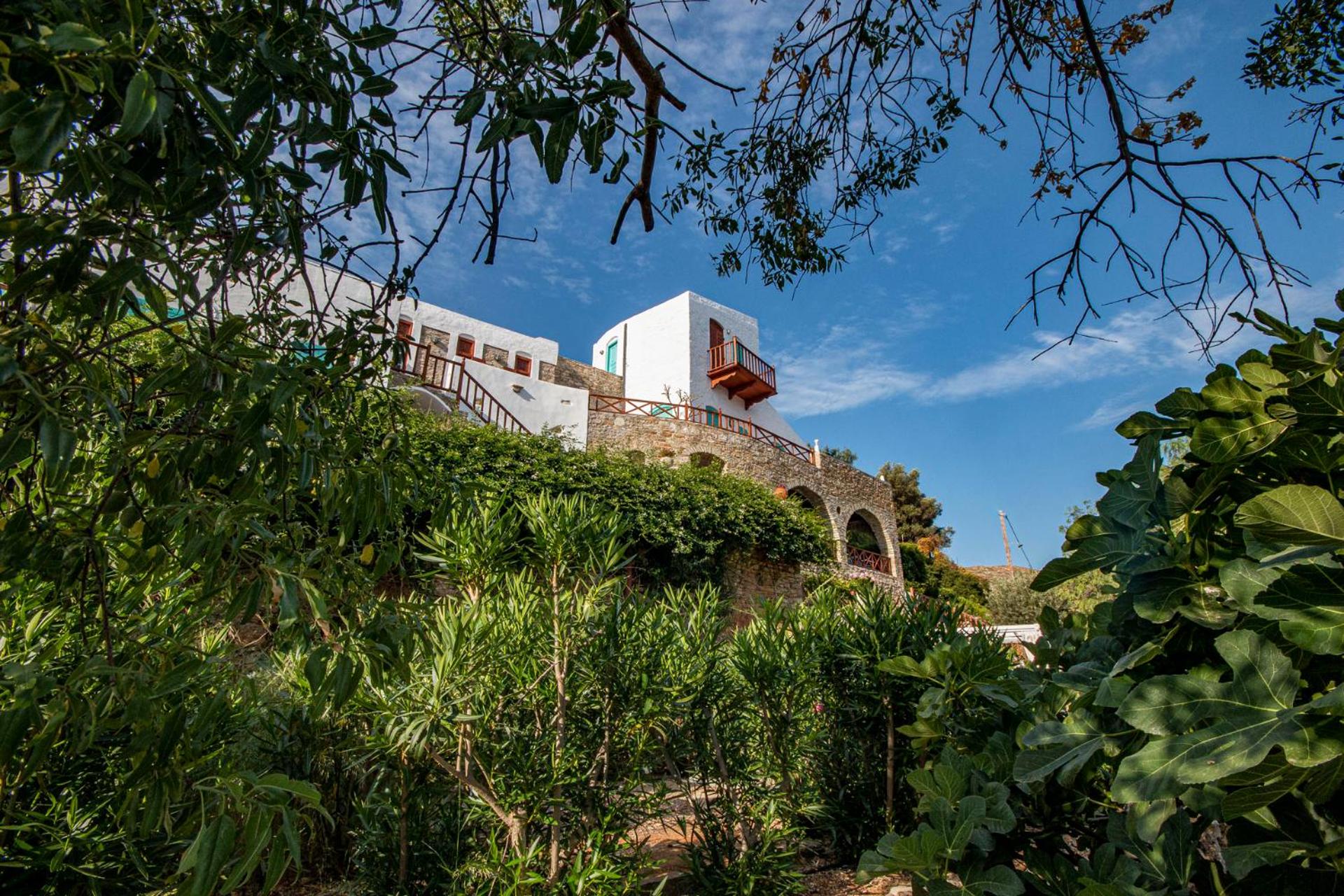 Emporio A Captivating 6-Bed Villa in Nimborio view 2