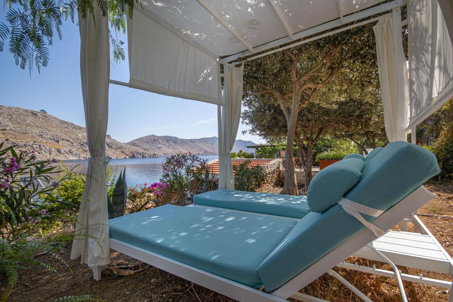 Emporio A Captivating 6-Bed Villa in Nimborio view 5