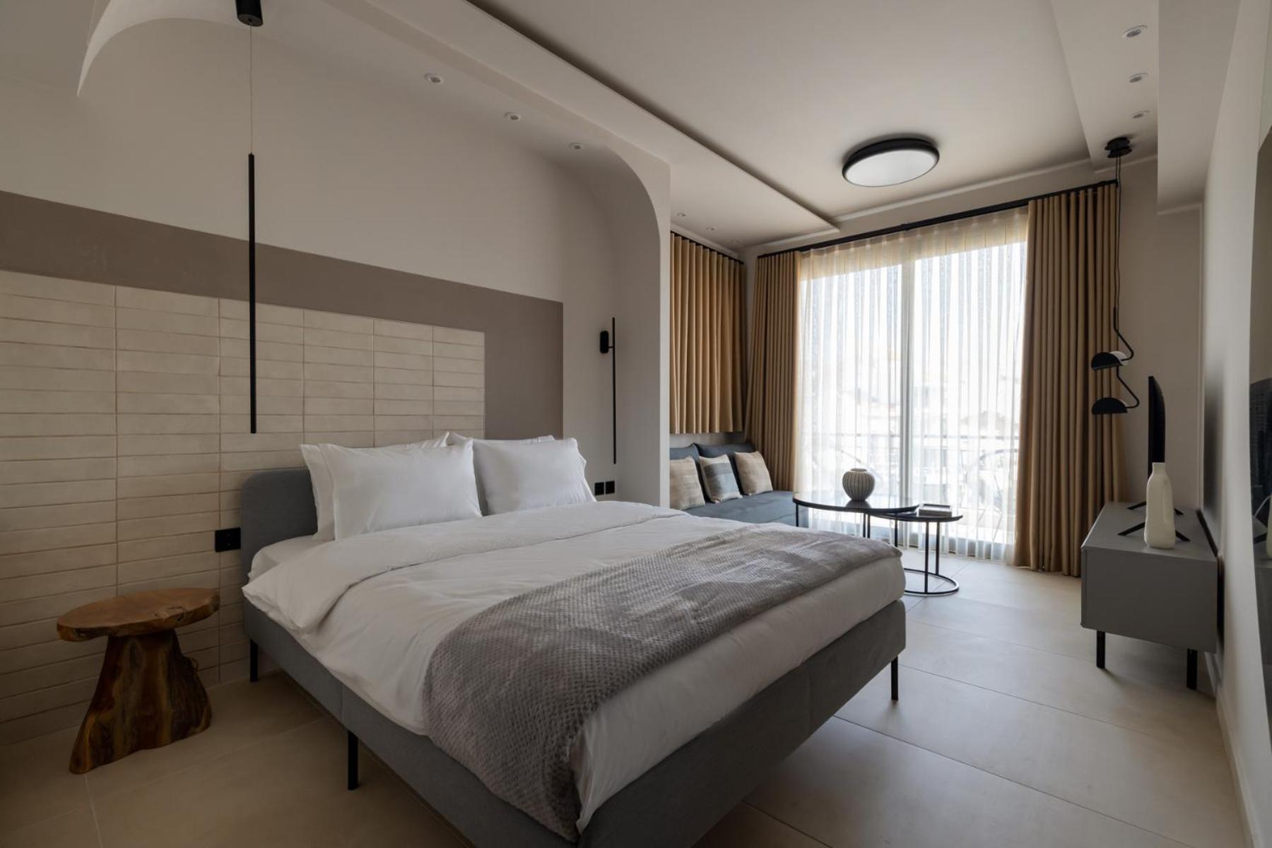 CLOCK Central Stay view 3