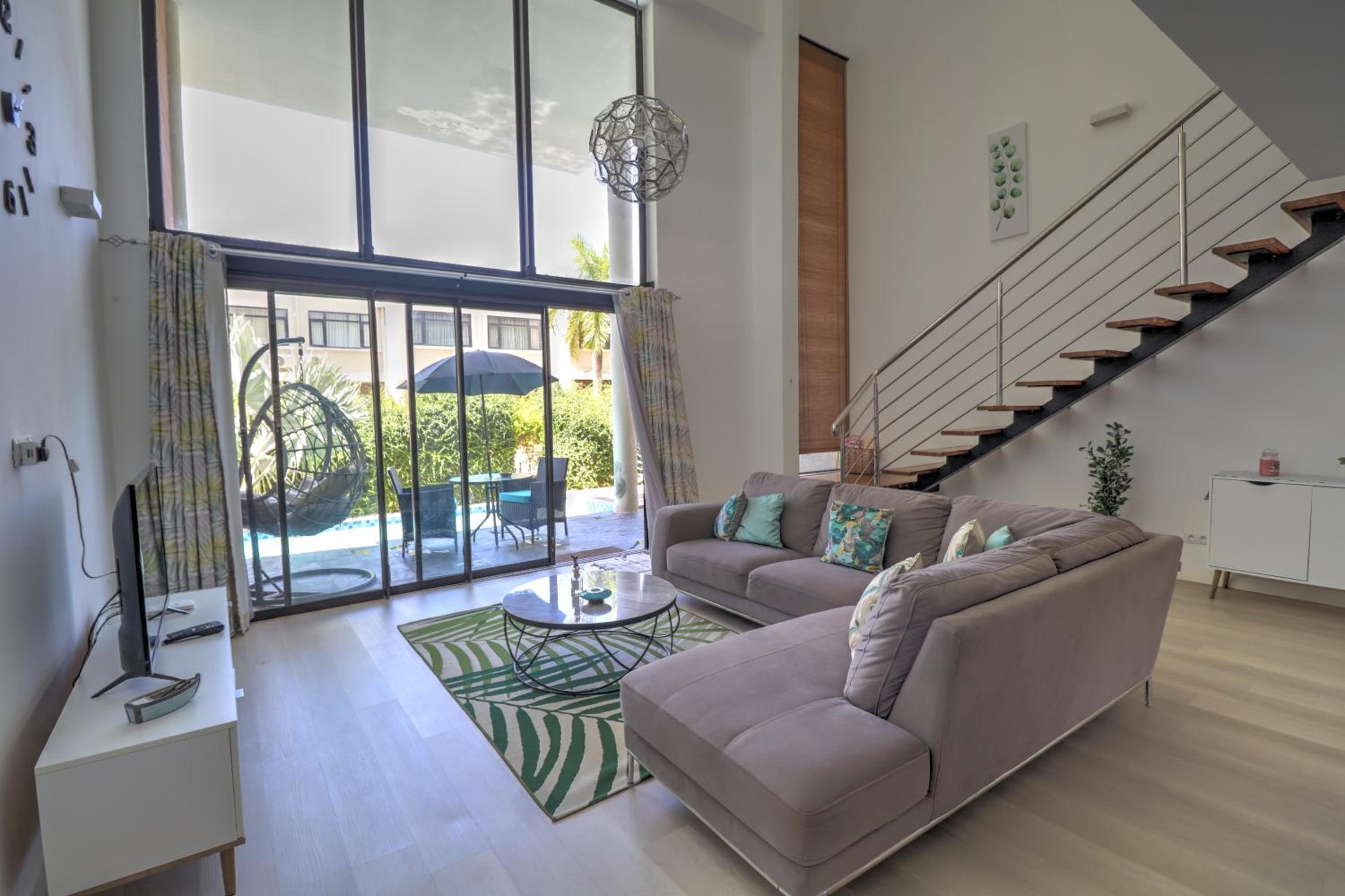 SG5 l Le Turquoise - third line building - Beachfront Residence view 4