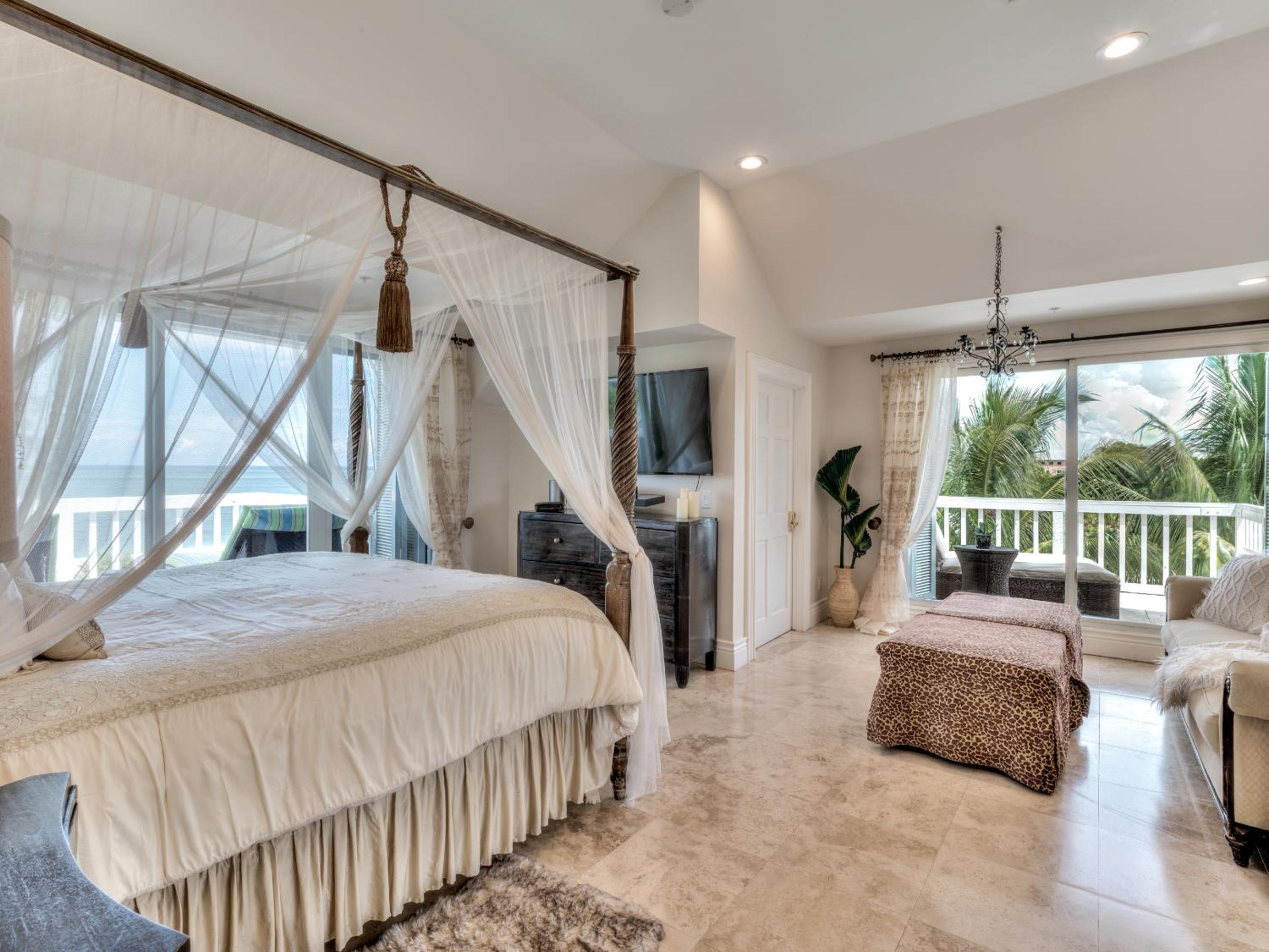 Sol Mar-Oceanfront Beachhouse