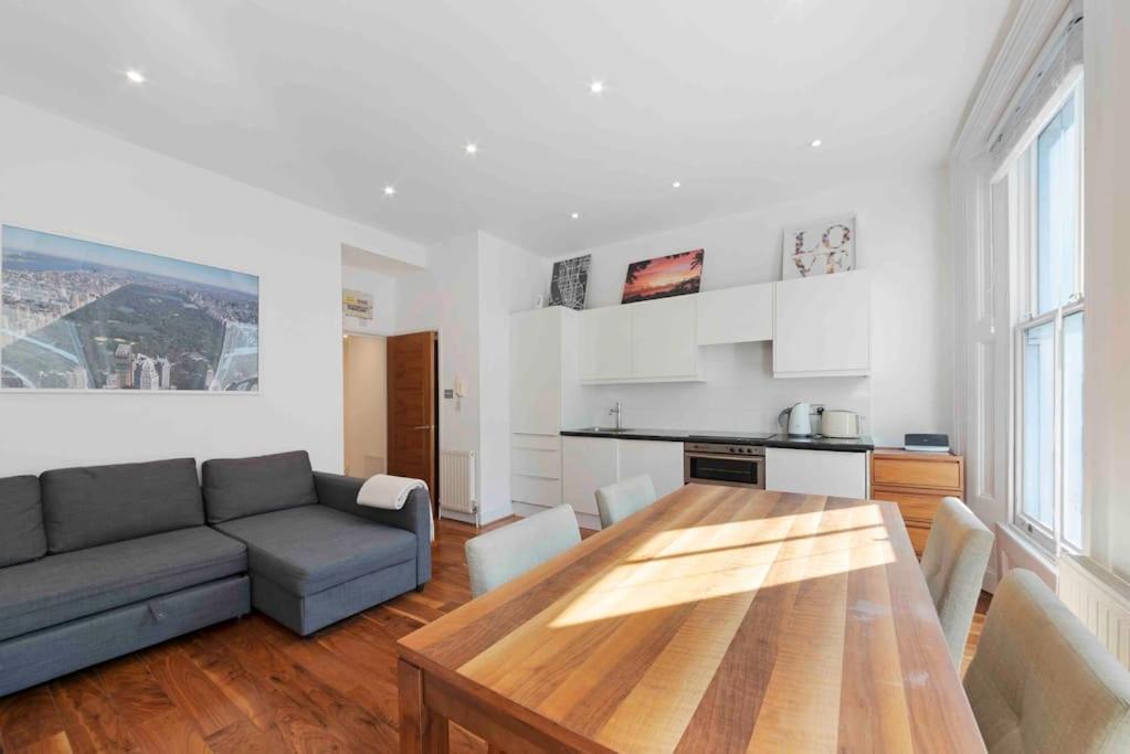 Stylish Fitzrovia one bed W1W Sleeps 4