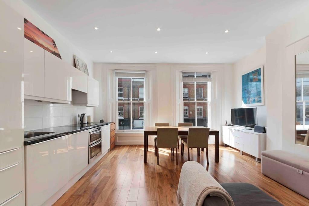 Stylish Fitzrovia one bed W1W Sleeps 4