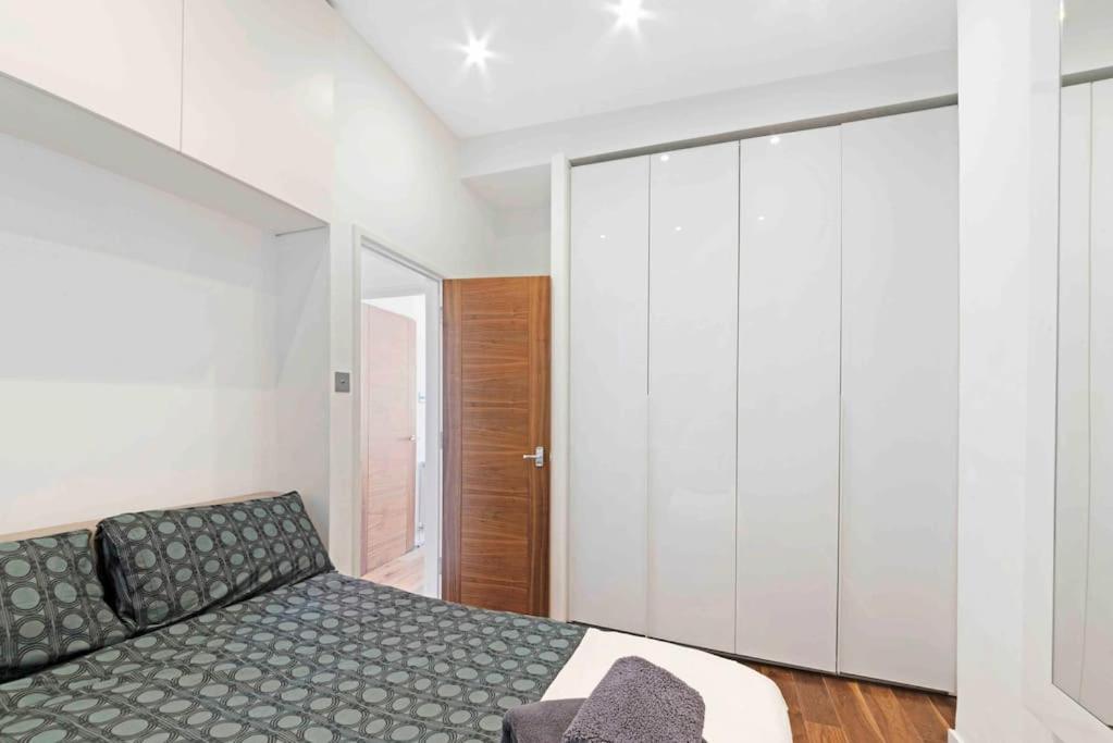 Stylish Fitzrovia one bed W1W Sleeps 4