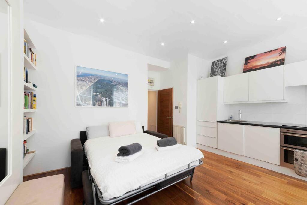 Stylish Fitzrovia one bed W1W Sleeps 4