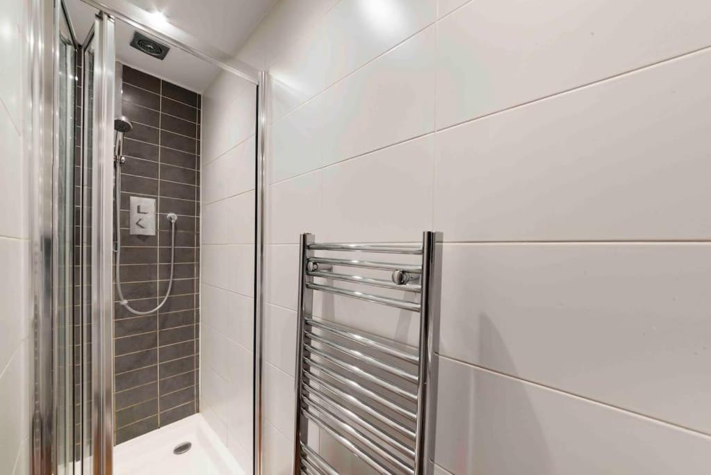 Stylish Fitzrovia one bed W1W Sleeps 4