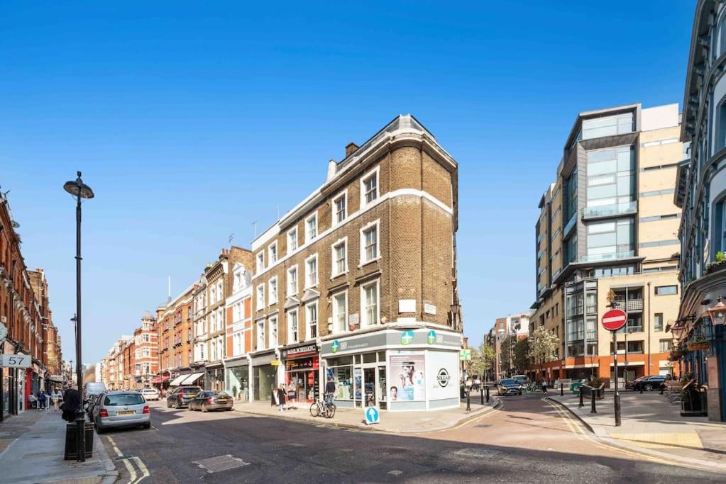 Stylish Fitzrovia one bed W1W Sleeps 4
