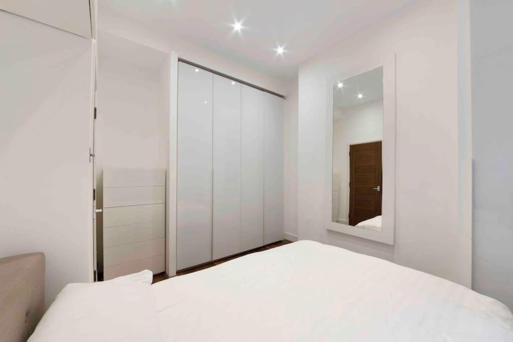 Stylish Fitzrovia one bed W1W Sleeps 4