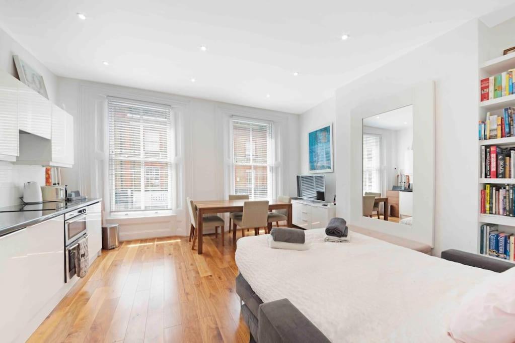 Stylish Fitzrovia one bed W1W Sleeps 4