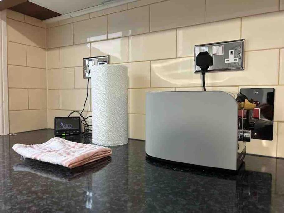 NEW 1 bed Westfield/ Chiswick/ Hammersmith APT