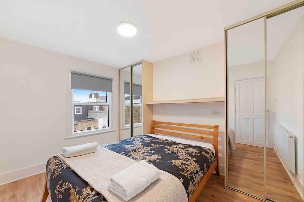 NEW 1 bed Westfield/ Chiswick/ Hammersmith APT