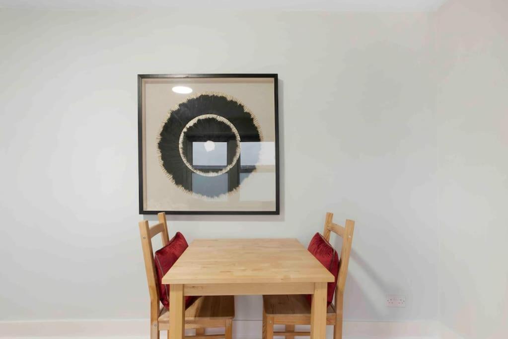 NEW 1 bed Westfield/ Chiswick/ Hammersmith APT