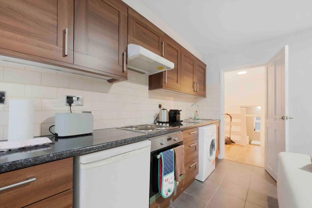 NEW 1 bed Westfield/ Chiswick/ Hammersmith APT