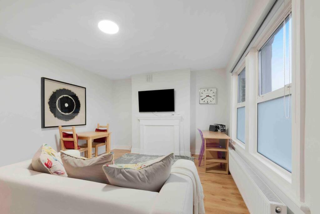NEW 1 bed Westfield/ Chiswick/ Hammersmith APT