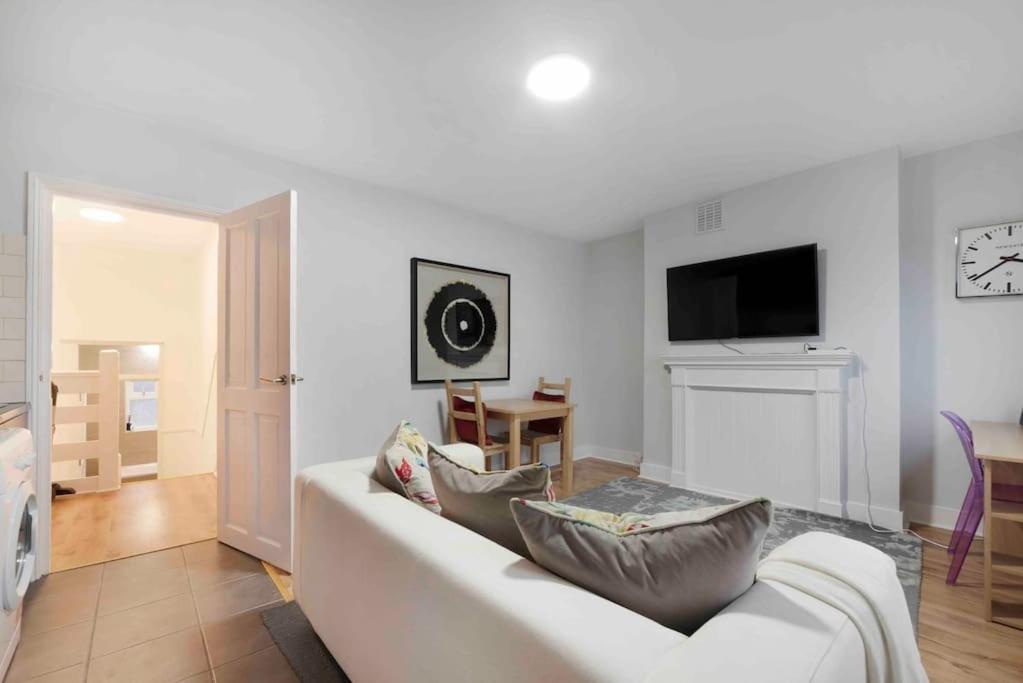 NEW 1 bed Westfield/ Chiswick/ Hammersmith APT