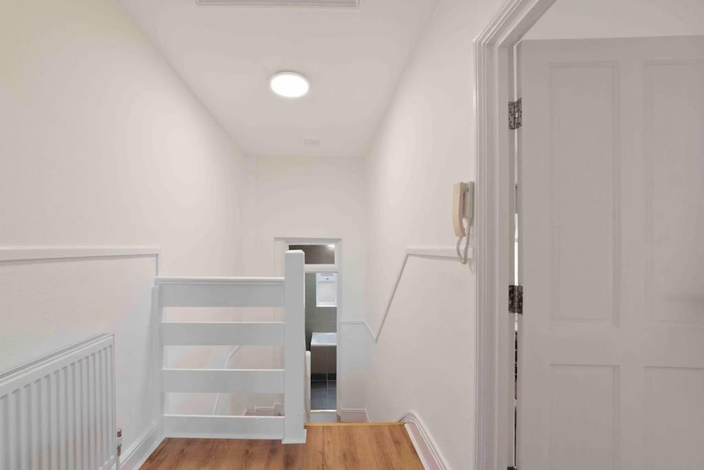 NEW 1 bed Westfield/ Chiswick/ Hammersmith APT