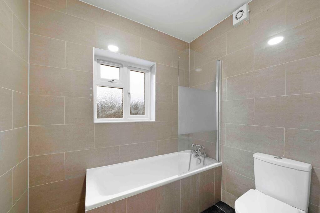 NEW 1 bed Westfield/ Chiswick/ Hammersmith APT
