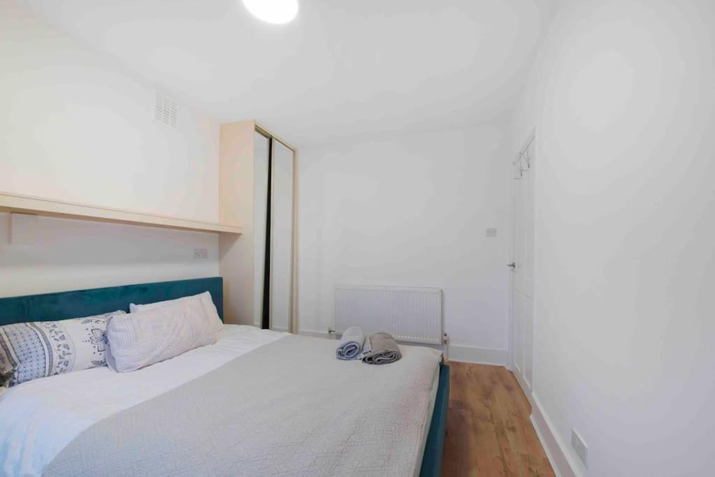 NEW 1 bed Westfield/ Chiswick/ Hammersmith APT