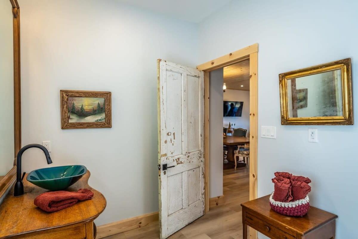 Lakefront Luxury Cottage - Shining Star - Close to Sauble Beach
