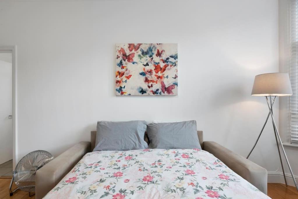 Large 2 bed apart SUITE Acton Park Chiswick