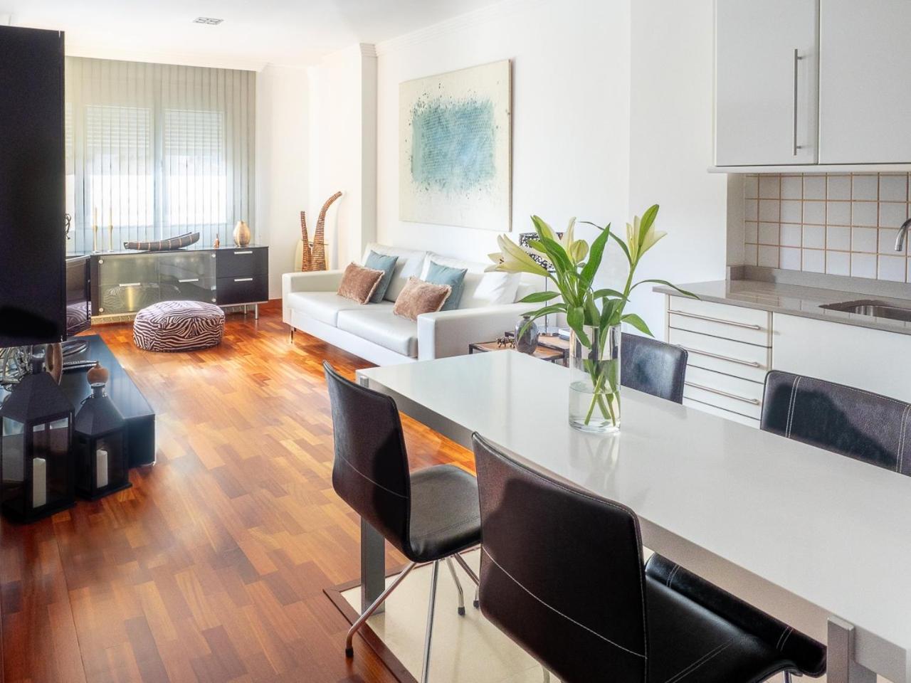 Apartment Abora Garden with terrace, pool, extensive gardens and free parking view 4