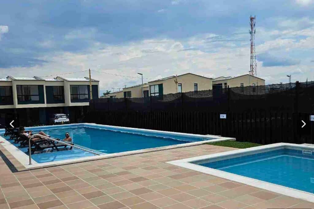 Casa Familiar Excelente ubicación con Piscina