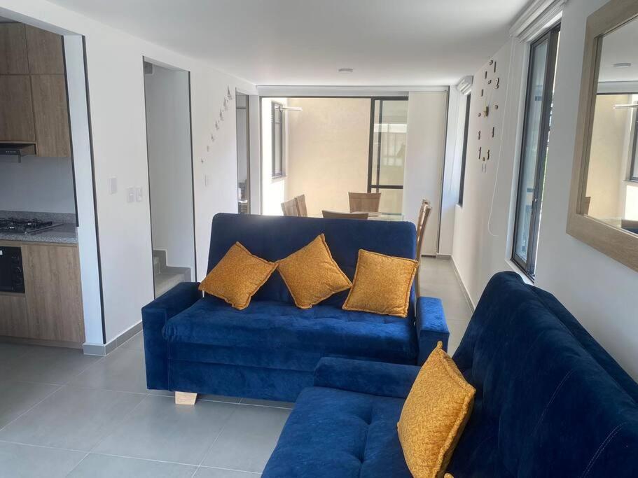 Casa Familiar Excelente ubicación con Piscina