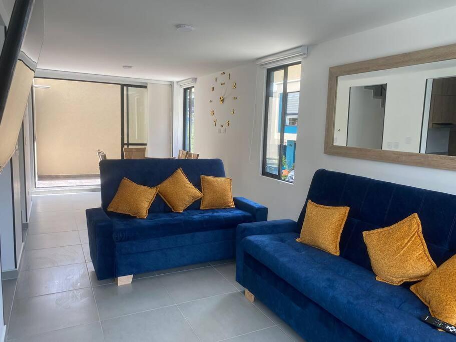 Casa Familiar Excelente ubicación con Piscina