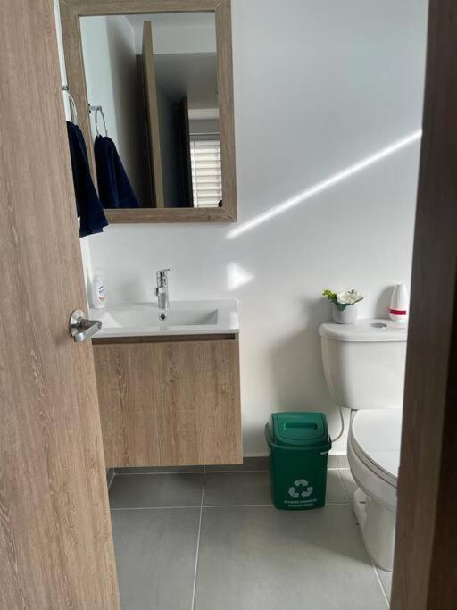 Casa Familiar Excelente ubicación con Piscina