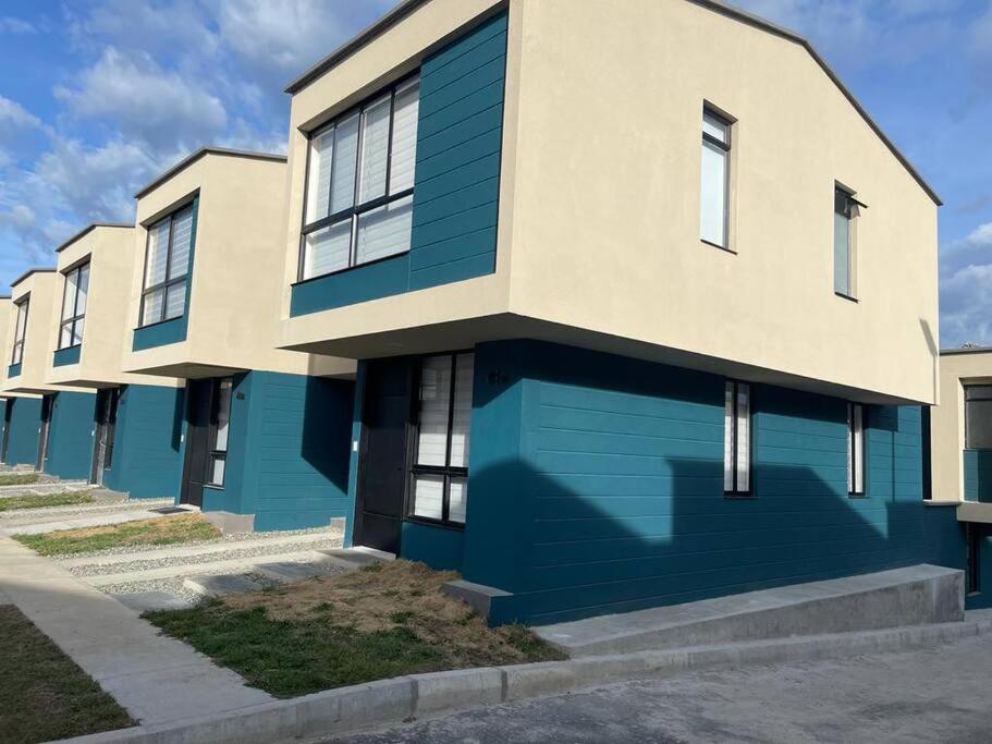 Casa Familiar Excelente ubicación con Piscina