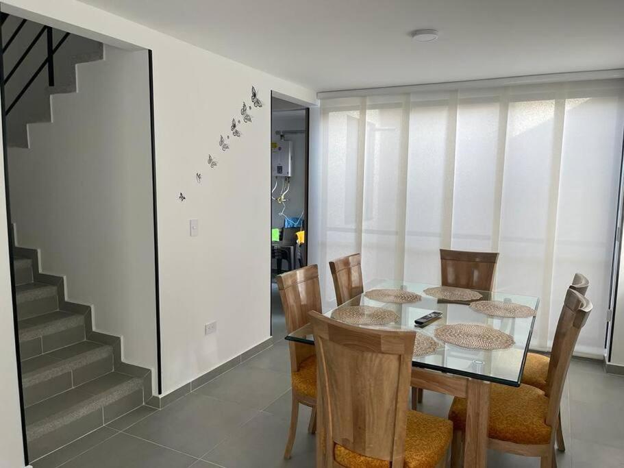 Casa Familiar Excelente ubicación con Piscina