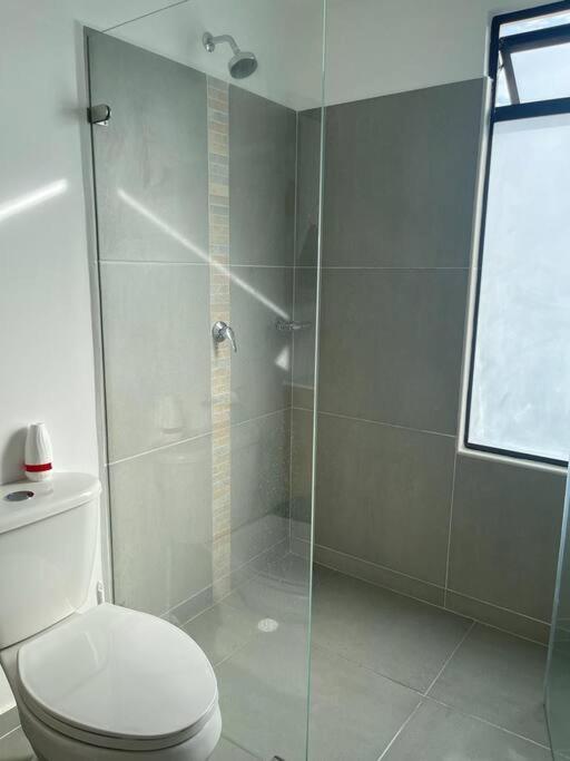 Casa Familiar Excelente ubicación con Piscina