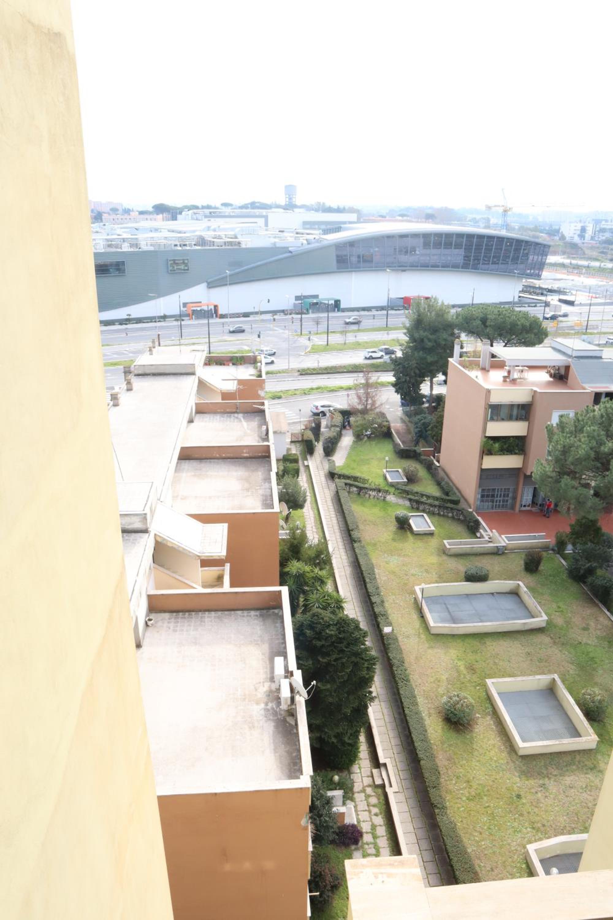 Elegant comfy three-rooms apartment in Eur with parking