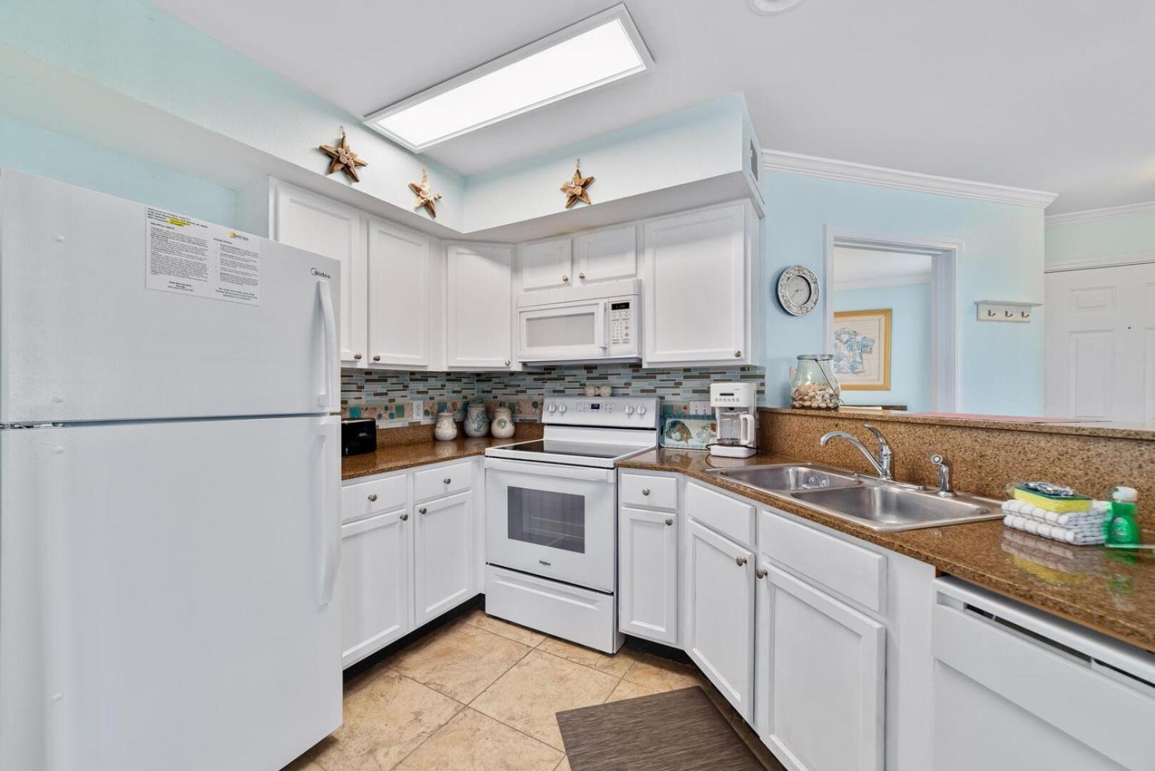 Updated, Ground Floor Unit w/ Pool & Gym, Sleeps 6 view 2