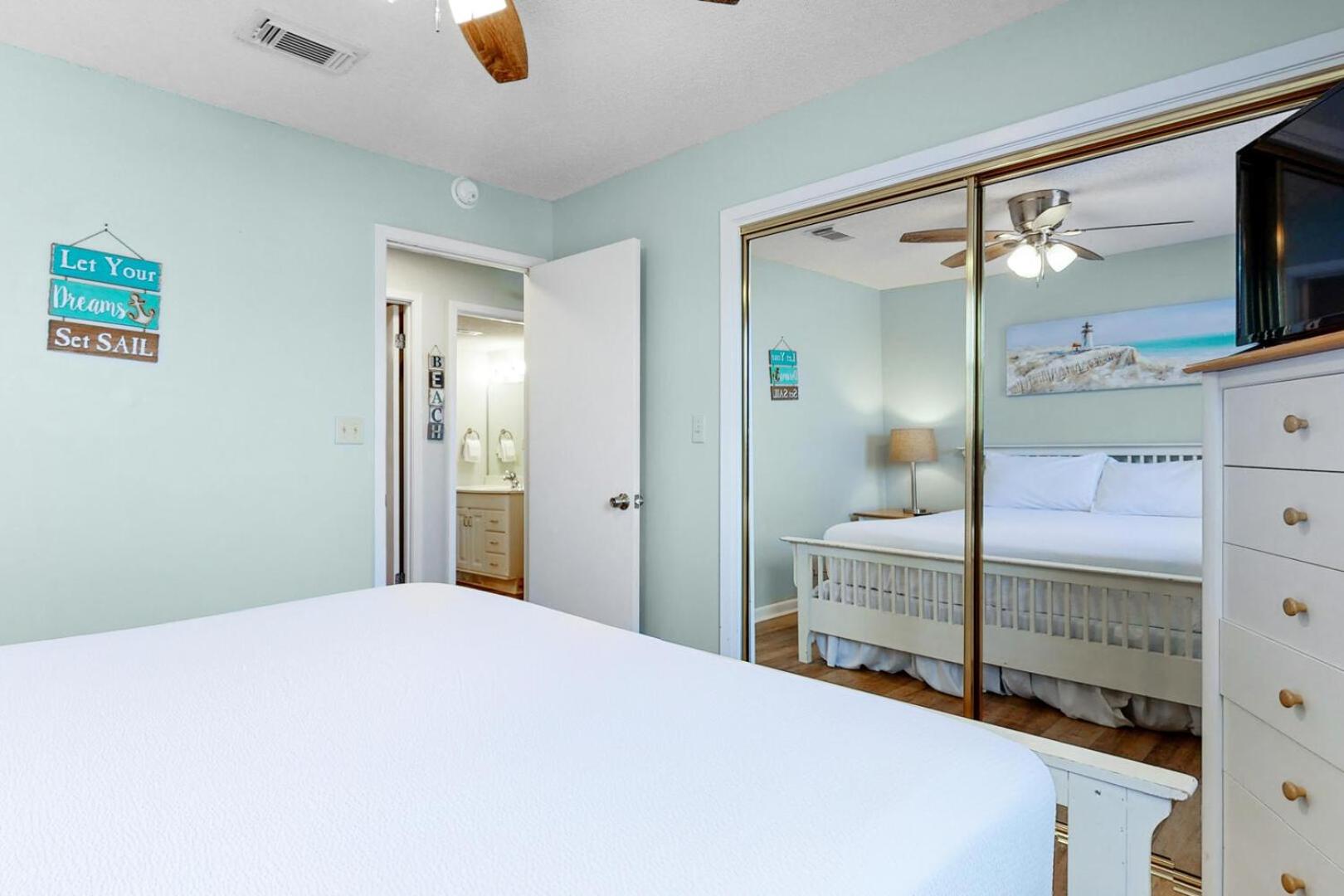 Beach View 3br/2ba w/Pools Sleeps 8 view 5