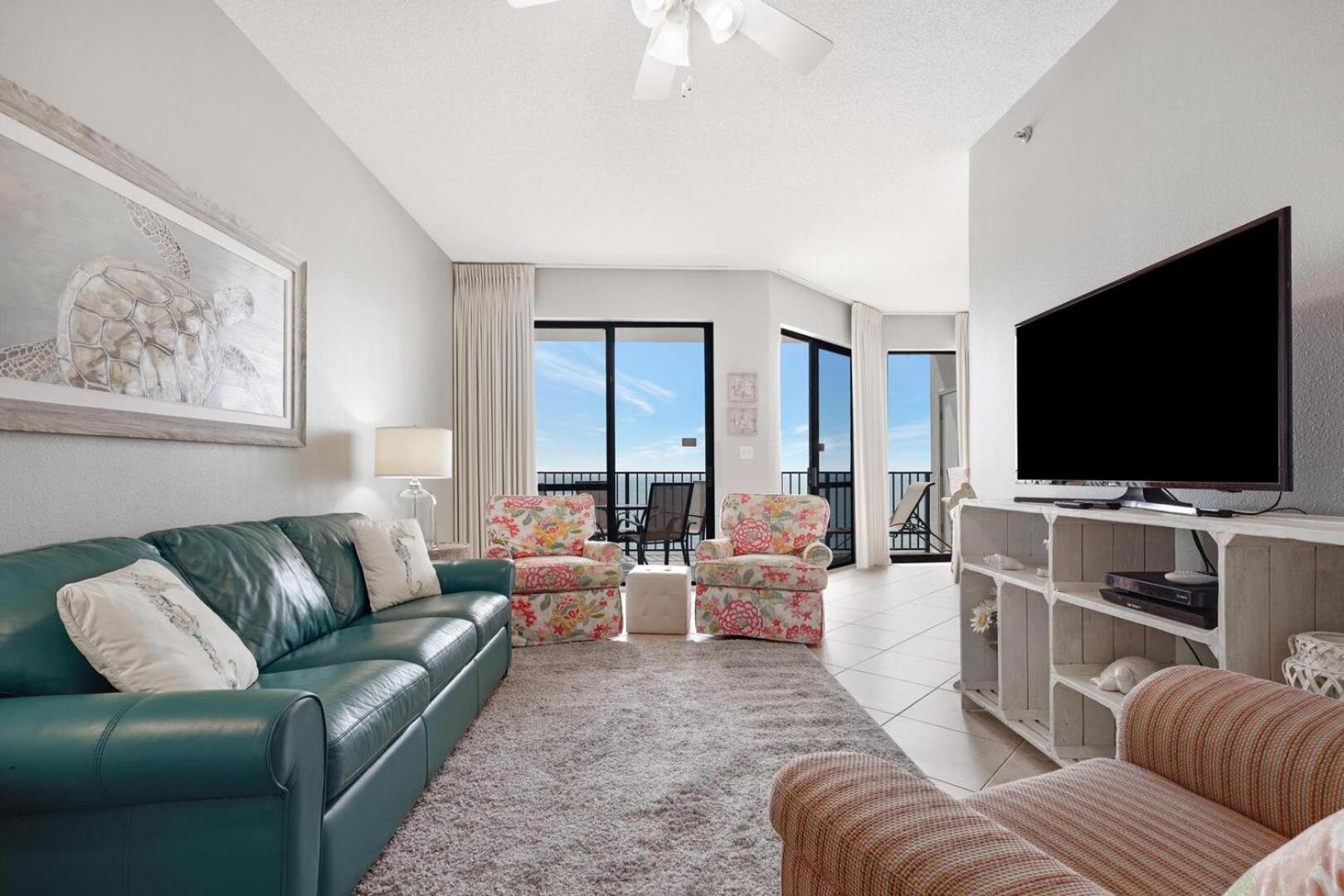 Cozy 1BR/1BA Condo w/ Stunning Views view 5
