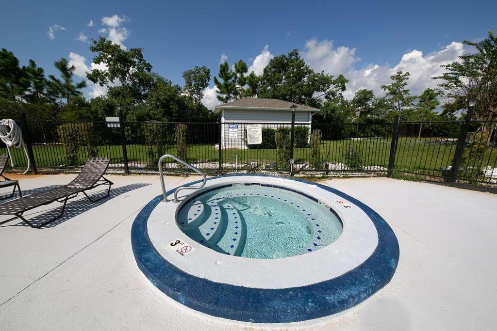 3br/2ba Full Condo w/ Pool & Gym, Sleeps 7 view 4
