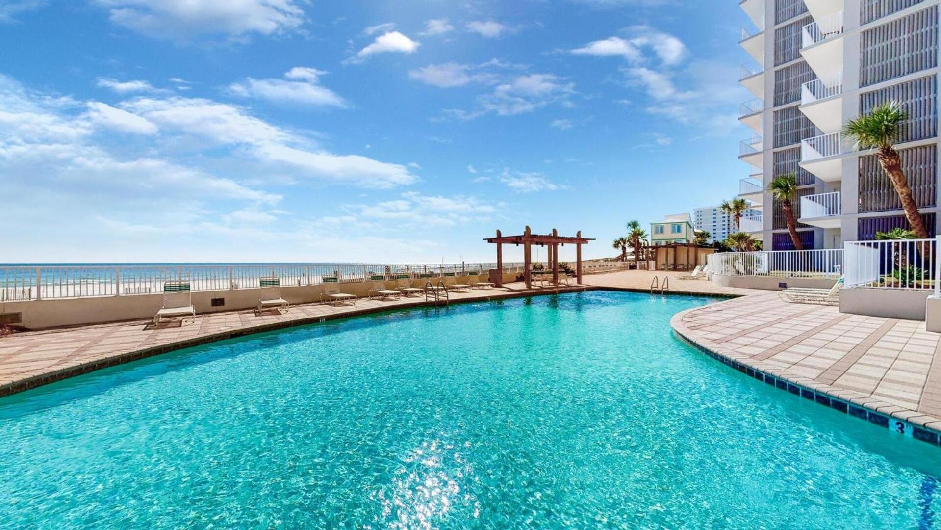 Beautiful 3BR/2BA Beachfront Condo,Sleeps 8