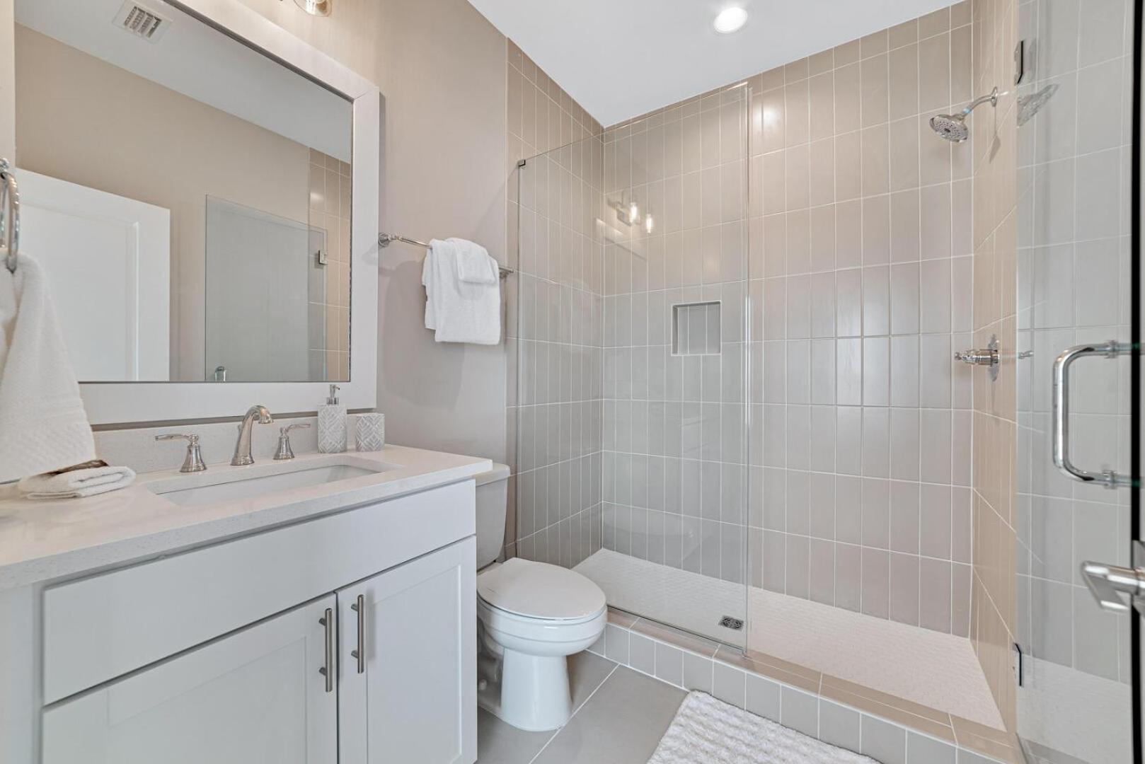 New Luxury Home, 3BD/4BA w/ pool & beach access view 5
