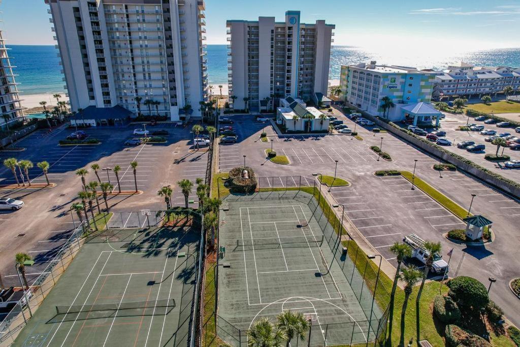 Beautiful 3BR/2BA Beachfront Condo,Sleeps 8