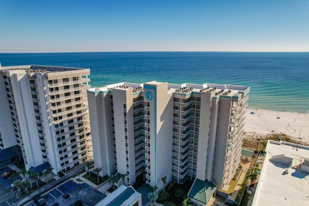 Beautiful 3BR/2BA Beachfront Condo,Sleeps 8