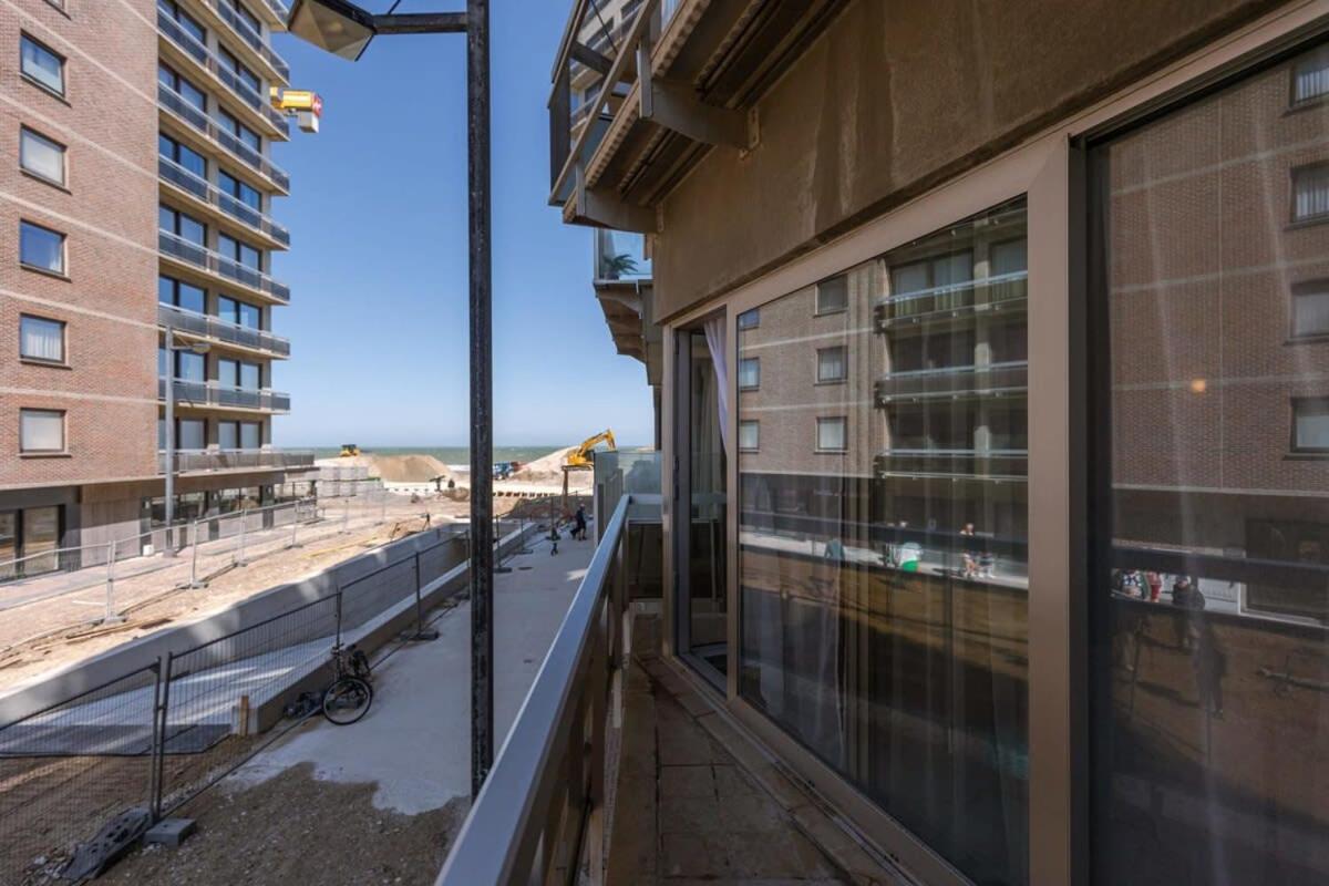 Characterful apartment with lateral sea view