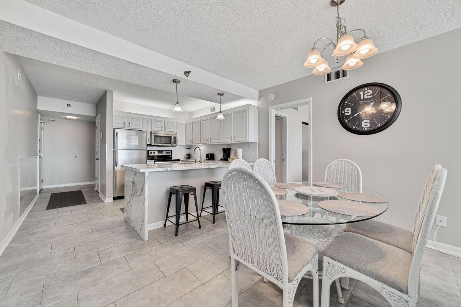 Stunning Views, 3BD/2BA w/ Private Balcony