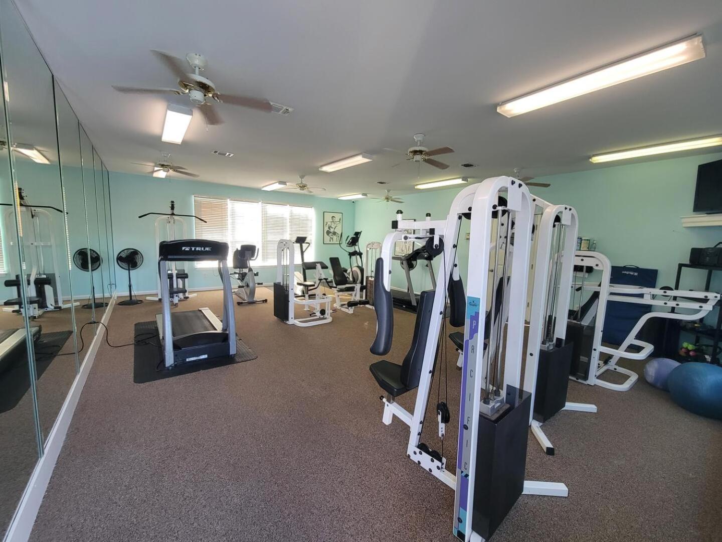 3b/2b w/ Pool & Tennis Court, Sleeps 6 view 2
