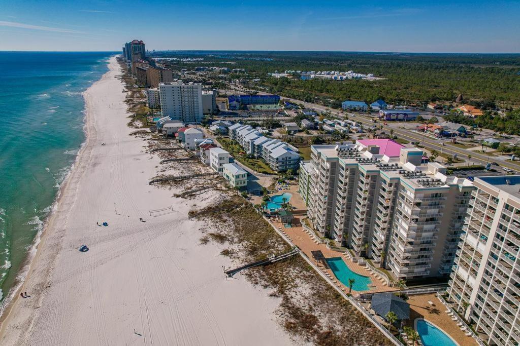 Beautiful 3BR/2BA Beachfront Condo,Sleeps 8