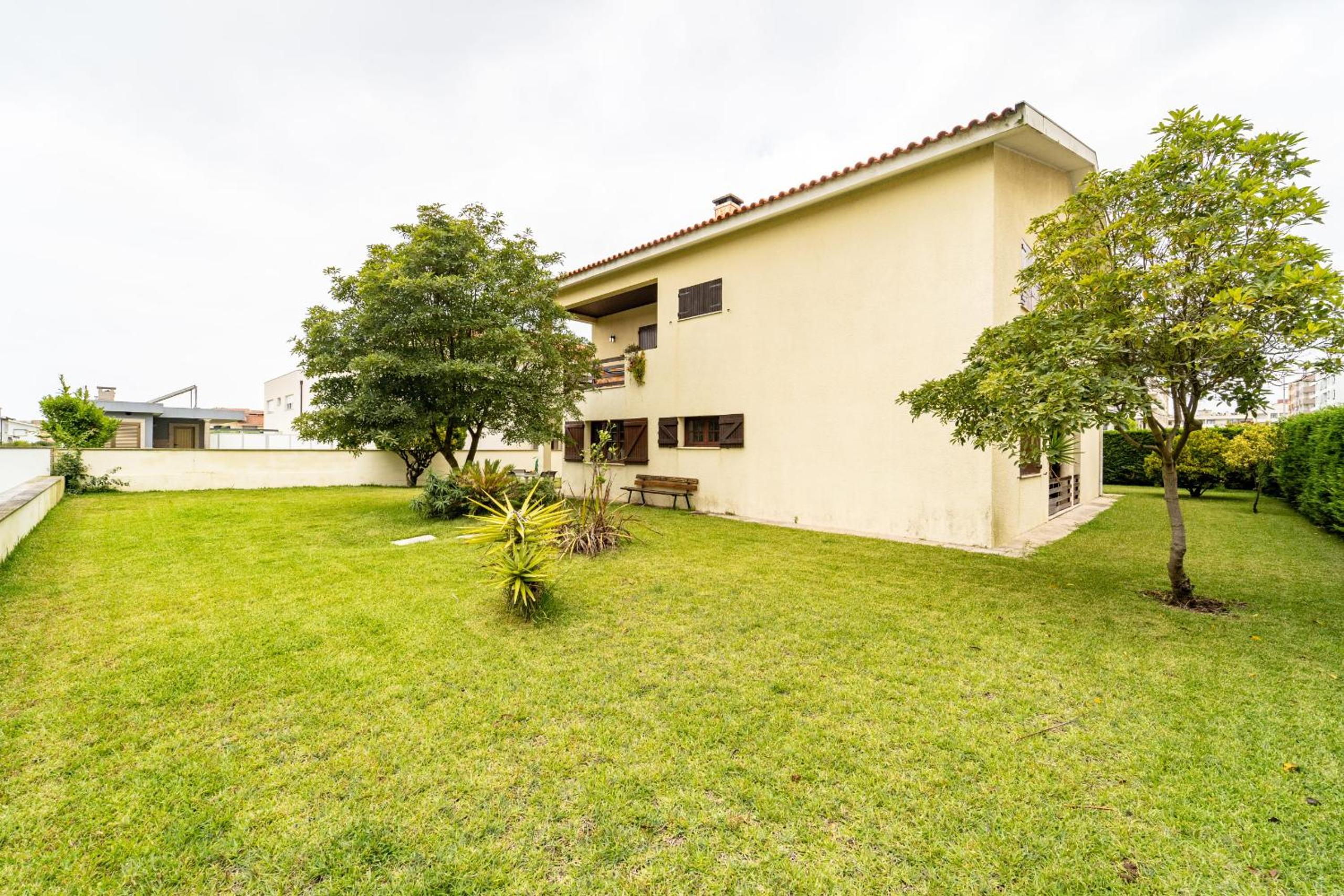 Amorosa Villa, 500m from the beach by House and People