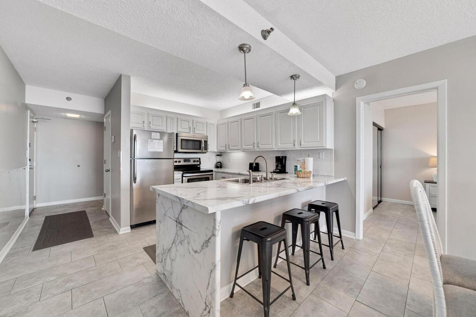 Stunning Views, 3BD/2BA w/ Private Balcony